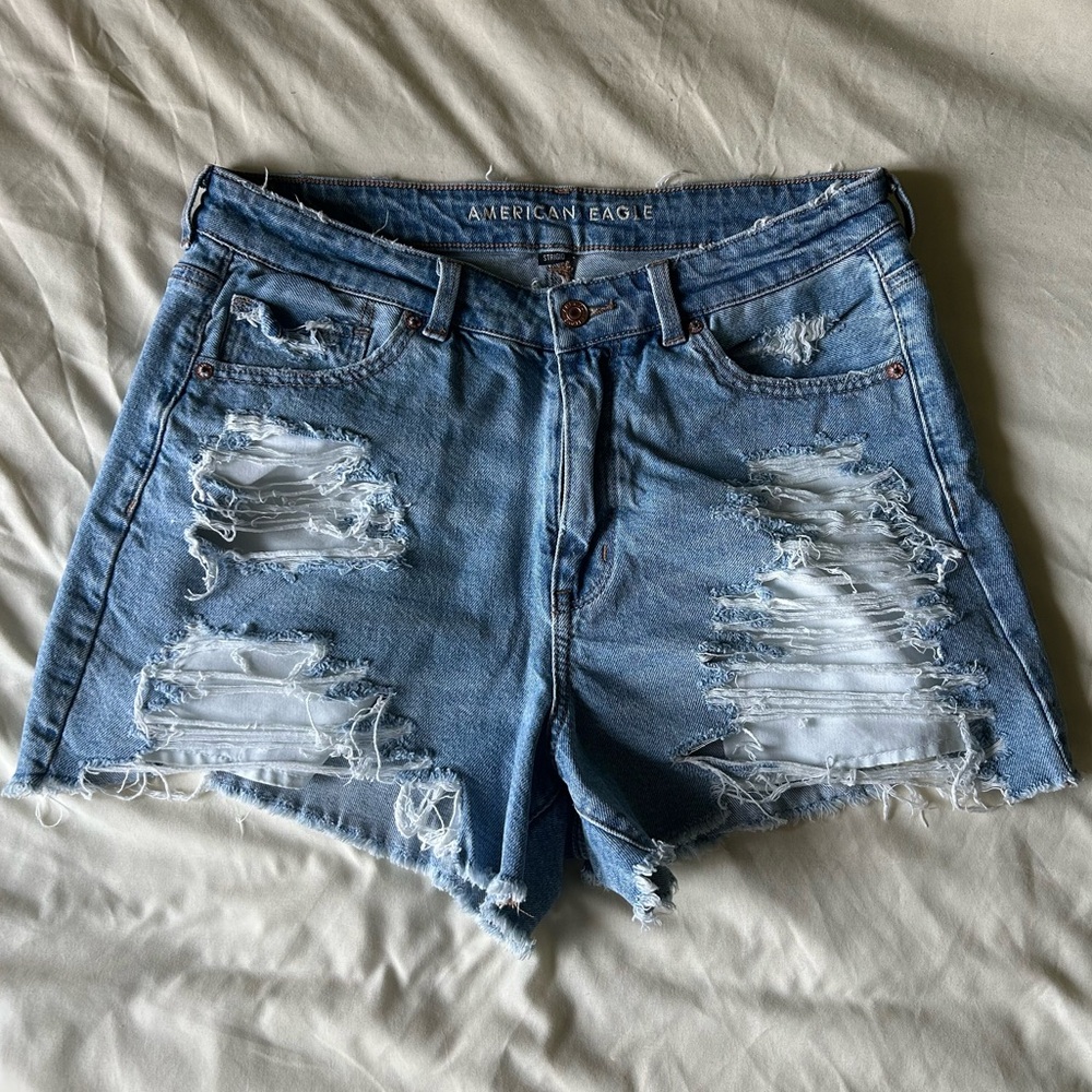 American Eagle Strigid Distressed Denim Mom Shorts | Size 14